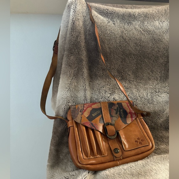 Patricia Nash | Leather Shoulder Bag with Leather wallet - Picture 2 of 12